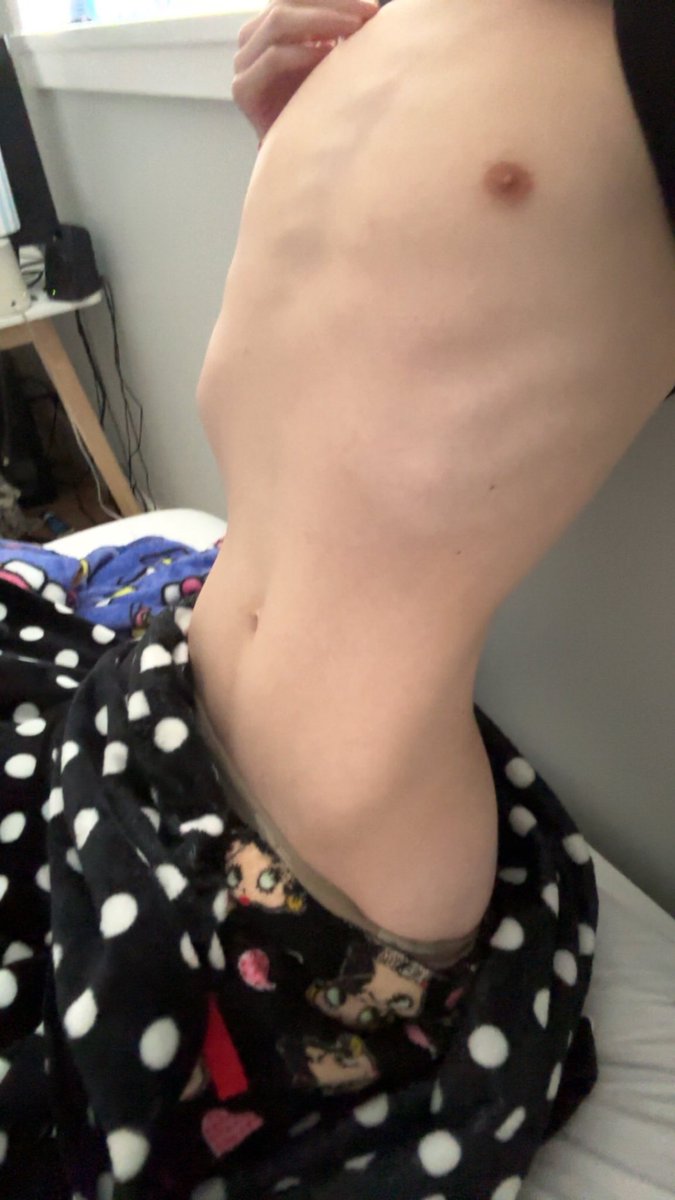 urm3rmaidboy's tweet photo. tummy pic on the tl https://t.co/wurWoag8P5