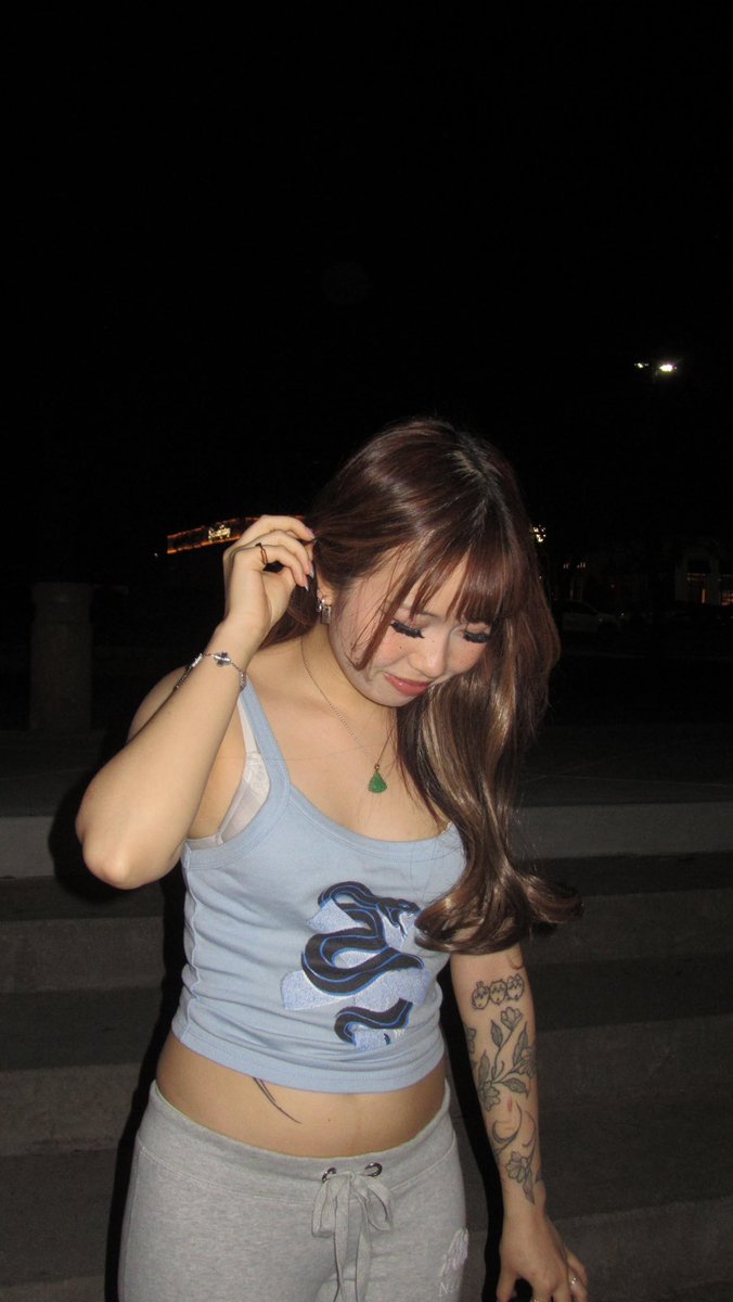 pvckat's tweet photo. admire this tank top with me or maybe even grab one yourself π½ #RepYFP https://t.co/NDjW29FoXo