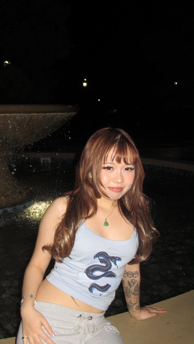 pvckat's tweet photo. admire this tank top with me or maybe even grab one yourself π½ #RepYFP https://t.co/NDjW29FoXo