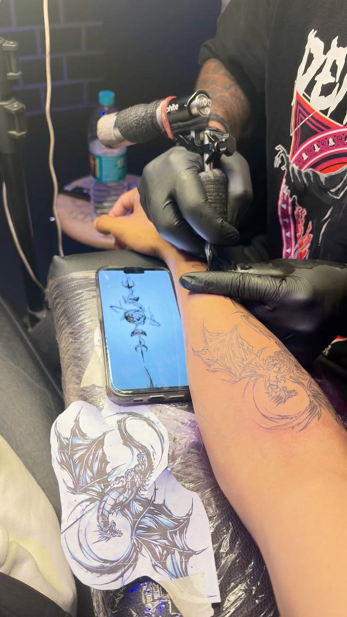 Ivanapsdu4x's tweet photo. 🔥 NEW INK, NEW ENERGY 🔥

Your next tattoo could be the one everyone asks about. 👀

📩 DM us today to reserve your appointment.

#Tattoo #TattooTok #TattooArtist #InkLover #TattooShop #CustomTattoo
👇👇👇👇👇👇👇
https://t.co/C53IJ5FvJa https://t.co/5ioCFdn9oQ