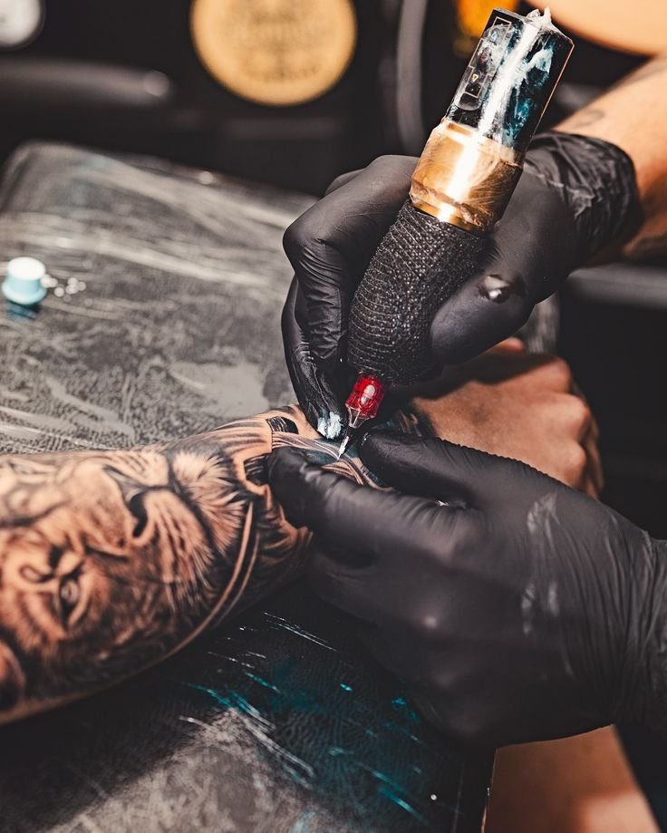 Ivanapsdu4x's tweet photo. 🔥 NEW INK, NEW ENERGY 🔥

Your next tattoo could be the one everyone asks about. 👀

📩 DM us today to reserve your appointment.

#Tattoo #TattooTok #TattooArtist #InkLover #TattooShop #CustomTattoo
👇👇👇👇👇👇👇
https://t.co/C53IJ5FvJa https://t.co/5ioCFdn9oQ