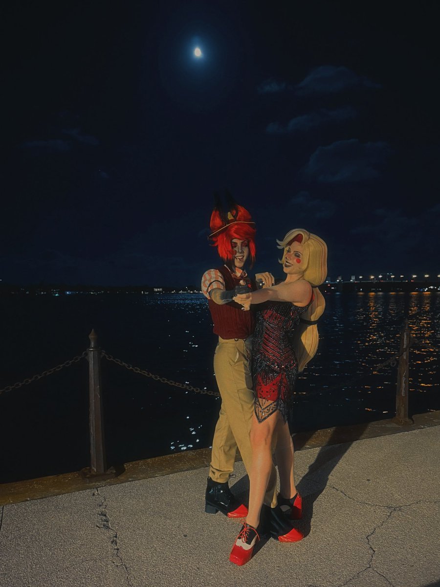 tinybatbeast's tweet photo. Blue moon 🌙 #charlastor #radiobelle cosplayers are @magicmarymermaid and @jennifercosplays on insta. 

#hazbinhotel #hazbinhotelcosplay #alastor #charliemorningstar https://t.co/qU6HpkLfHV