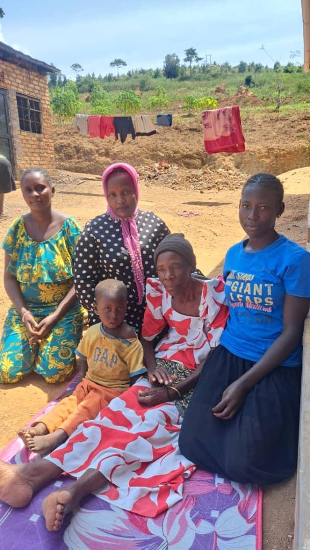 Gogirlfoundtn's tweet photo. Our team recently went out into the community to conduct home visits for the girls at the Foundation. These aren't just standard check-ins—they are an opportunity to listen, connect deeply with families, and understand how to provide the best ongoing support.#homevisits https://t.co/ciivOv9yeA