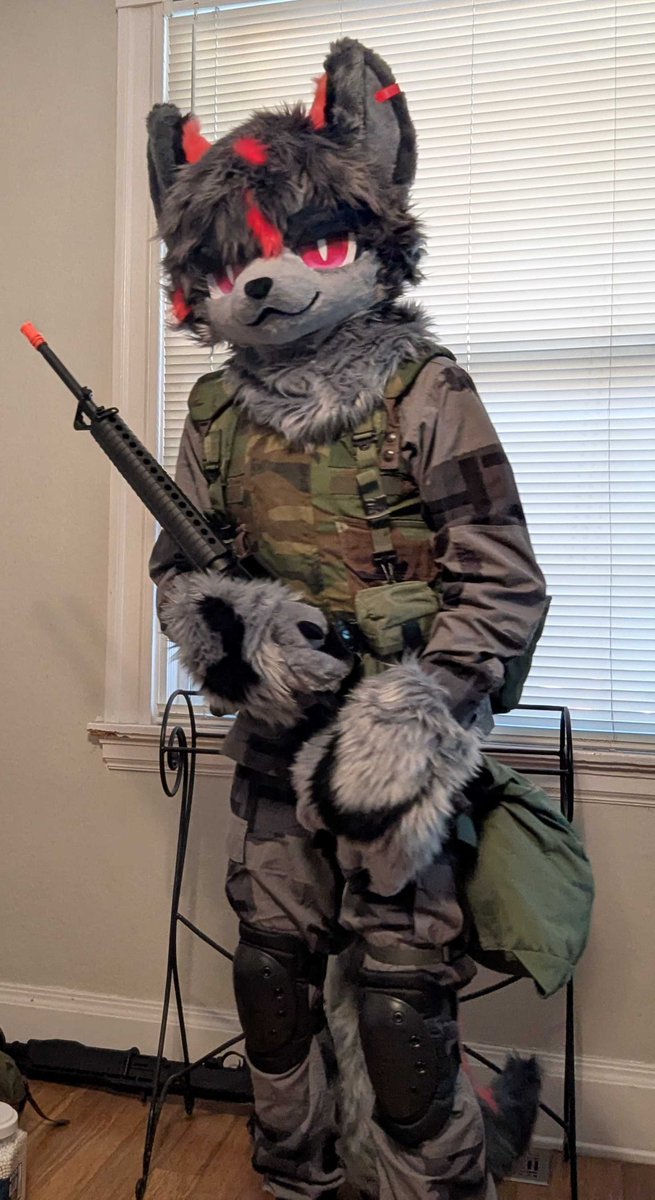 JanovaSocial's tweet photo. It's his first day at Black Mesa, go easy on him. https://t.co/org3UyizRK