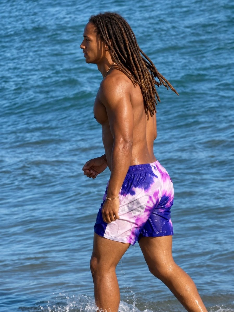 Plottwistaddict's tweet photo. Jaden Smith Goes Shirtless for Beach Day in Malibu. https://t.co/8FvemH9V2S