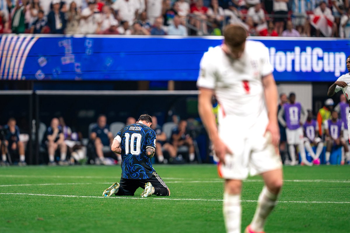 Barca_Archive's tweet photo. Messi’s greatness has genuinely distorted our perception of difficulty. https://t.co/rVUOY55qdC