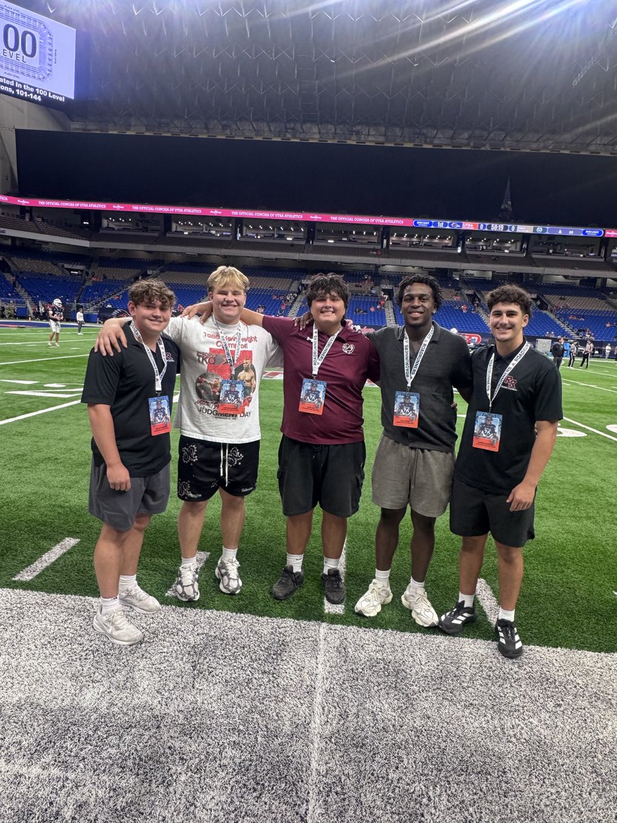 EllisKingATX's tweet photo. Thank you @robcast70 for the @Utsafootball game day invite. Had a great time at the Alamodome today! 

@deralmiller
@coachtraylor
@cmoorefrog
@connectedathletics
@sixstarfootball
@roundrockfootball
@CoachPughFB 

#connectedathlectics
#BREAL https://t.co/PwnxpKONw6