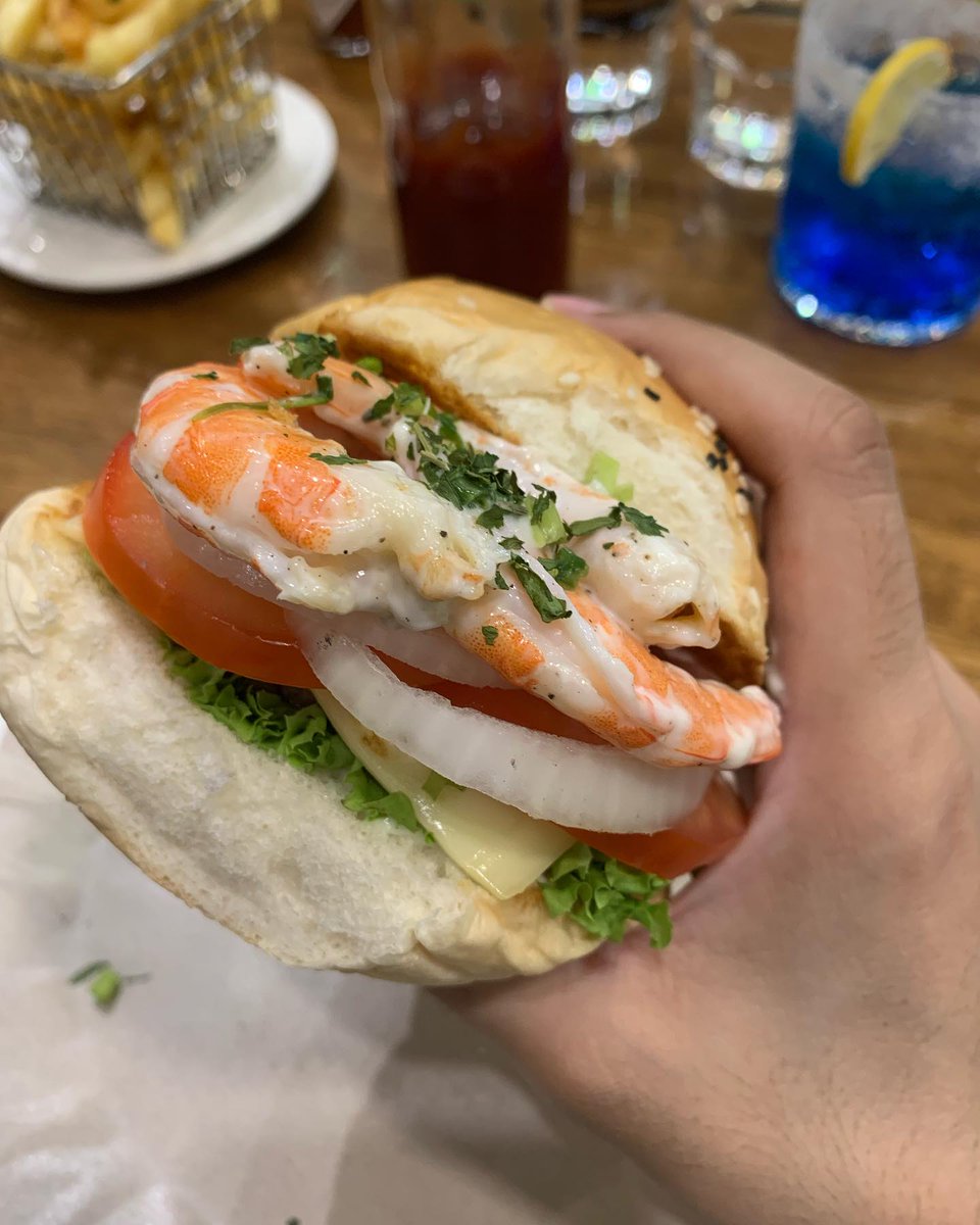 audreyrobir7e4's tweet photo. Tried their Rock and Roll Burger, Rolls Royce prawn roll, and pastas. The prawn roll stood out with fluffy, lightly sweet bread and plenty of prawns, though the butter sauce was bland. The pastas were flavorful, especially the pesto and chicken https://t.co/CDRv26Tc7s
