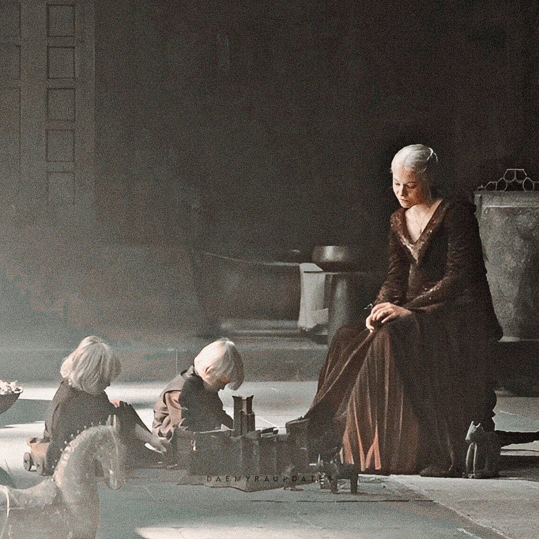 bestoftheblacks's tweet photo. Three Targaryen monarchs in one frame https://t.co/LRabipCHhC