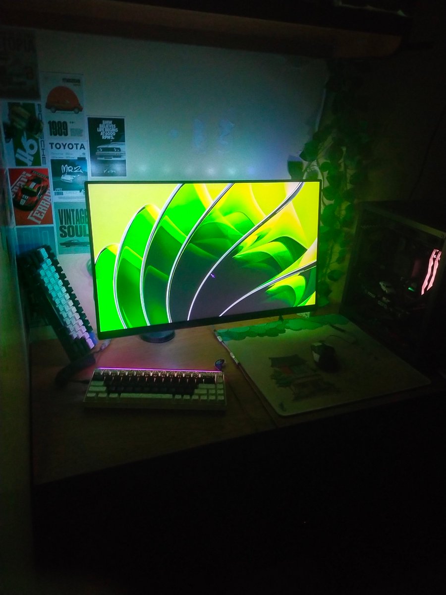flifo______072's tweet photo. #desksetup https://t.co/Tjnw12N3W7