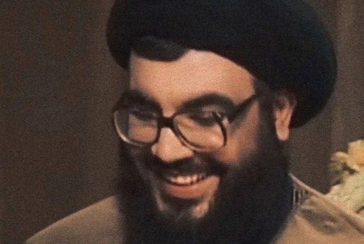 moghnieh4's tweet photo. بِحُمَّى القمْحِ والدّحـنونِ غارَ
على كَبِدِي وفيضُ العينِ غارَ
فـراقٌ بعـده الجفنانِ غارَا
فأمـسى القلبُ للتّذكارِ غارَا
فراقُ مَن ارتدى الأيّامَ غارا
ومَن مِـن سناهُ المجدُ غارَ

-م"
#ليلة_العروج
#إنا_على_العهد https://t.co/cd4KXsypqy