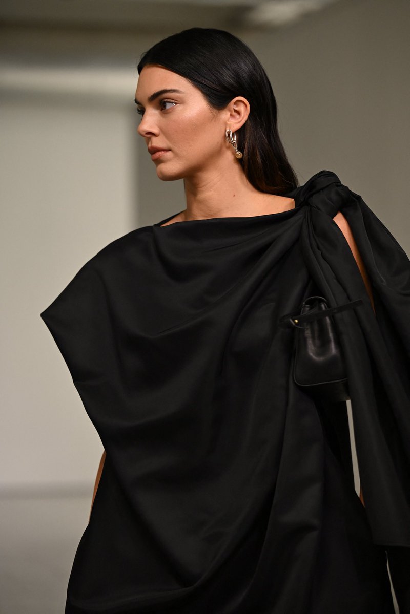 vKendallJcnner's tweet photo. Kenny x Bottega Veneta 🖤 https://t.co/4lHrFyrOL4