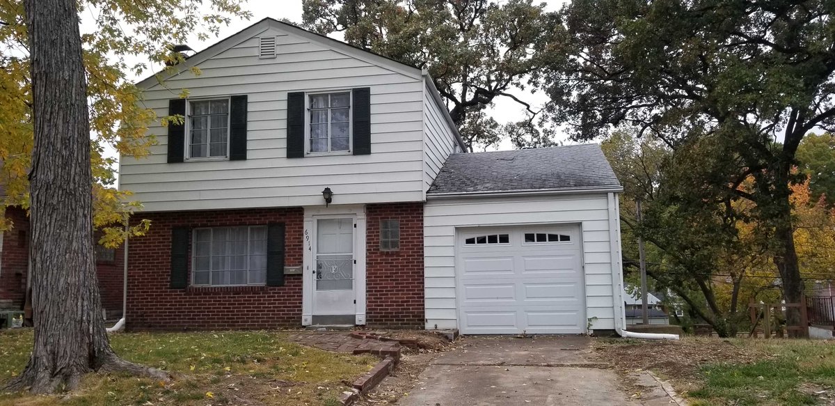 MO_TX_REALTOR's tweet photo. Established 6-year tenant + 3-bed brick home in St. Louis. 1,407 sq ft, hardwood floors, fenced yard &amp; attached garage. Showings with accepted offer.
https://t.co/4Wrya0IMdg https://t.co/Olo4KZ41dj