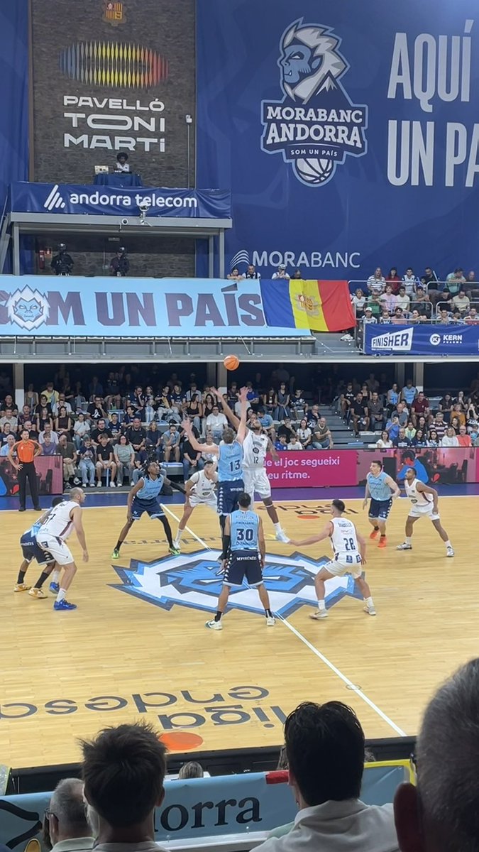 j_llobet's tweet photo. Molt bona temporada a tothom!!!!!!!! 💪💪💪🏀🏀🏀🏀🏀Som-hi @morabancandorra #MaiPor https://t.co/oPJHZsIyCK