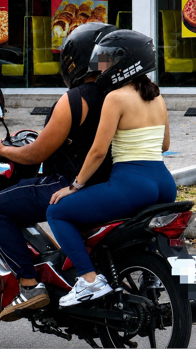 eldotadoor's tweet photo. Tremenda Petite me encontré en un semáforo de TGZ. 🍑😈 , se mira exquisito 🔥
#CulosPreñables #putimuñeca #CuloTragón #culonasincreíbles #swingersméxico https://t.co/J7l9yplBXS