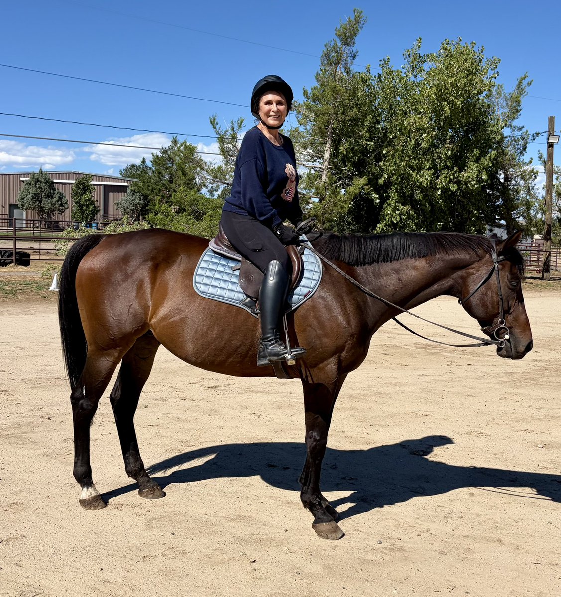 VictoriaDseaman's tweet photo. Saturday’s at home in Colorado equals a good English Riding Lesson! Get outdoors and get healthy ❤️ #getoutdoors #englishriding https://t.co/6mYkLOEfXR