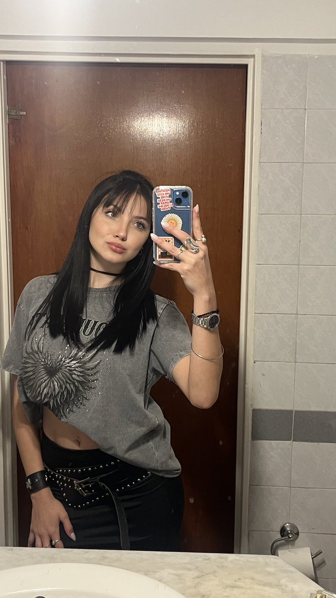 vanessaMillie19's tweet photo. in case you missed it...💘 https://t.co/KABcQ4GcU5
