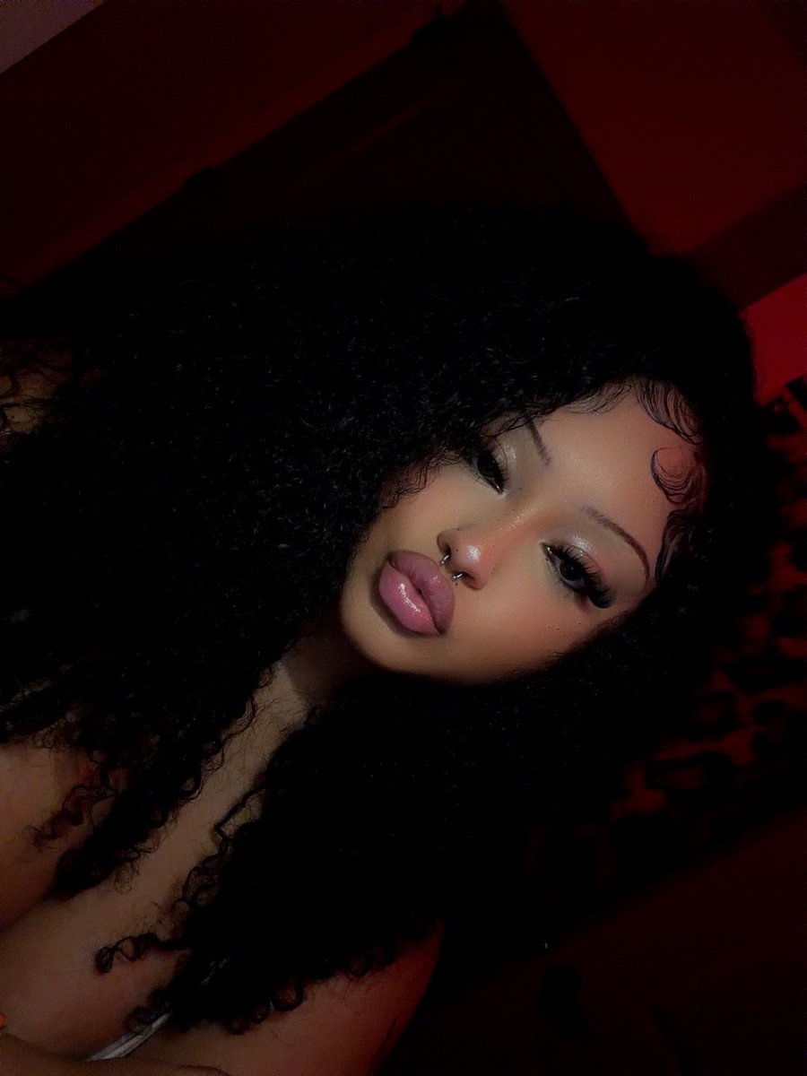 mrs__yasmin's tweet photo. AHHHH i look so pretty wtf https://t.co/gkaRcesnBx
