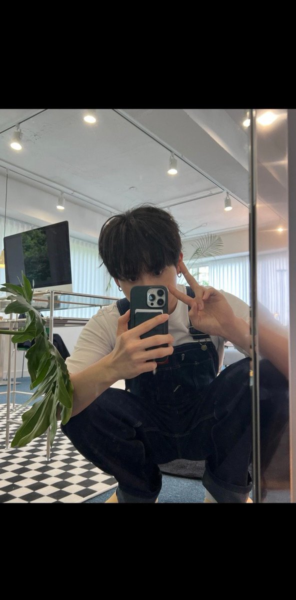 history074's tweet photo. 우리 곰돌이 너무 보고싶엉 연휴 마지막날두 잘 보내구  라이브 한번만 켜줭 이쁘나...❤️ https://t.co/TctGo6paMJ