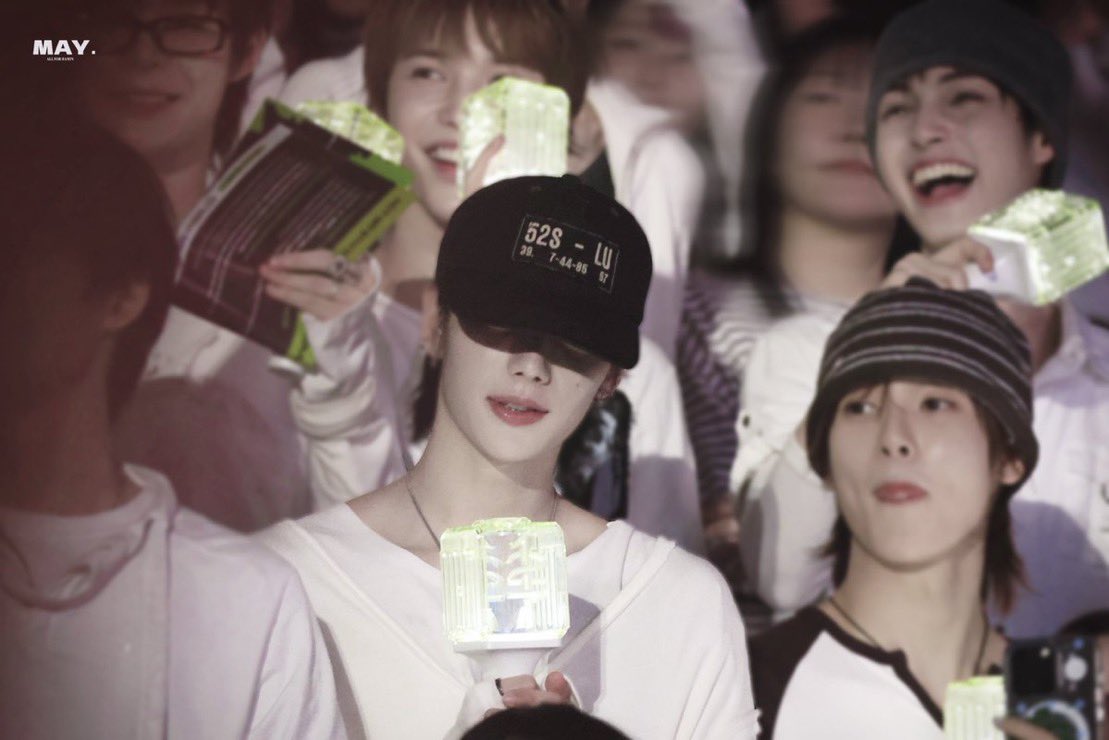 yourrnhha's tweet photo. HUUEHUEHEUEH AKU LAGI KANGEN BGT SAMA HAMIN, kpn debut si aku mau ngerasain dapet pap km dari weavers/bubble 🥺✌🏻 https://t.co/qgLKf6JkrA