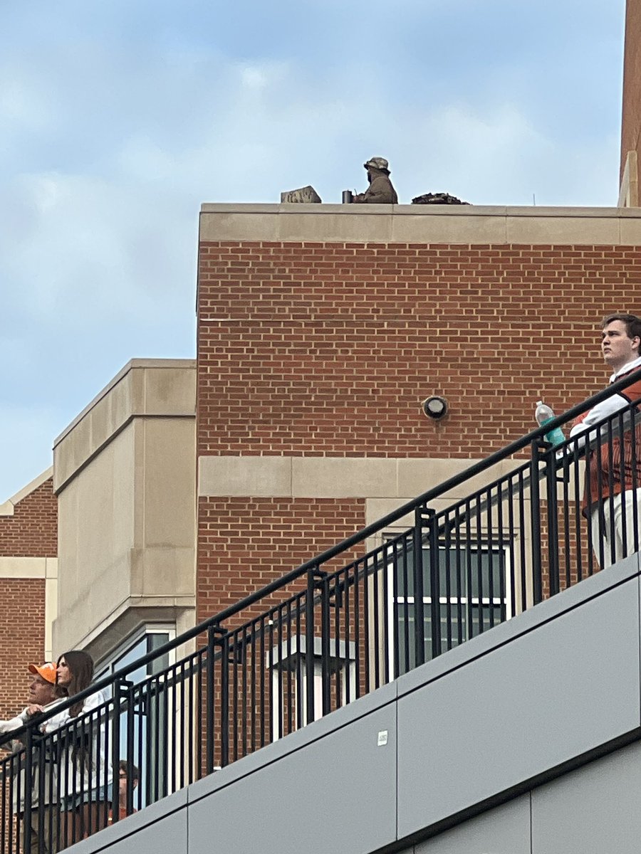AGTZ's tweet photo. @ESisson7 Sniper on alumni building https://t.co/2UDrOJq8tt