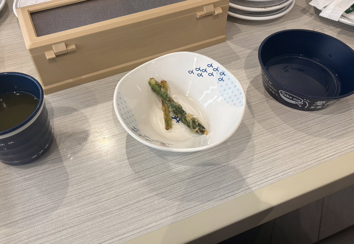 birdy2nd's tweet photo. アスパラ頼んだらしょぼすぎて笑った
＃はま寿司 https://t.co/7HqRH5hXRU