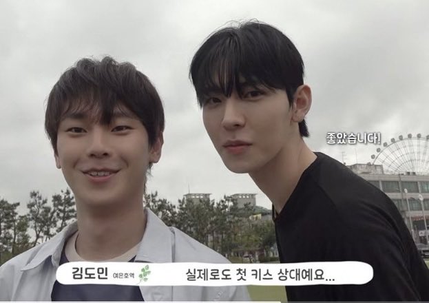 fmal_e's tweet photo. 아니 근데 차도현 걷는것도 어색하게 연기하는데 꾸금씬은 어떻게 어색하지 않게 연기를 잘했지? 

이 생각을 하절기 보는 내내 했는데
어제 첫키스 논란이후

키스도 처음인데 꾸금은 어떻게 그렇게 잘 연기를 할수있었지 라는 생각뿐이 안듦 지금 https://t.co/cd3ILN2u4l
