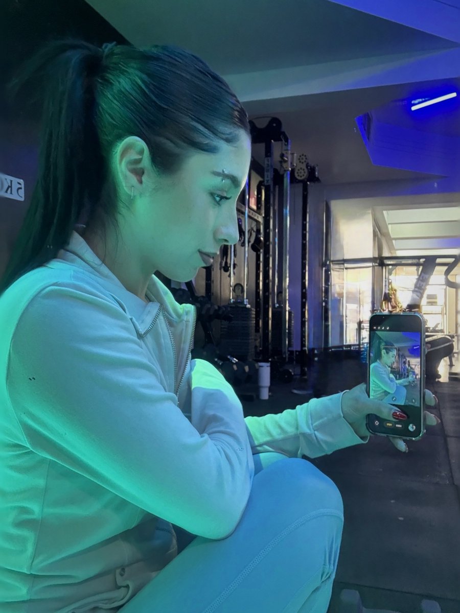 moondeww20's tweet photo. looking for an official hype person https://t.co/GRUAbaDTZI