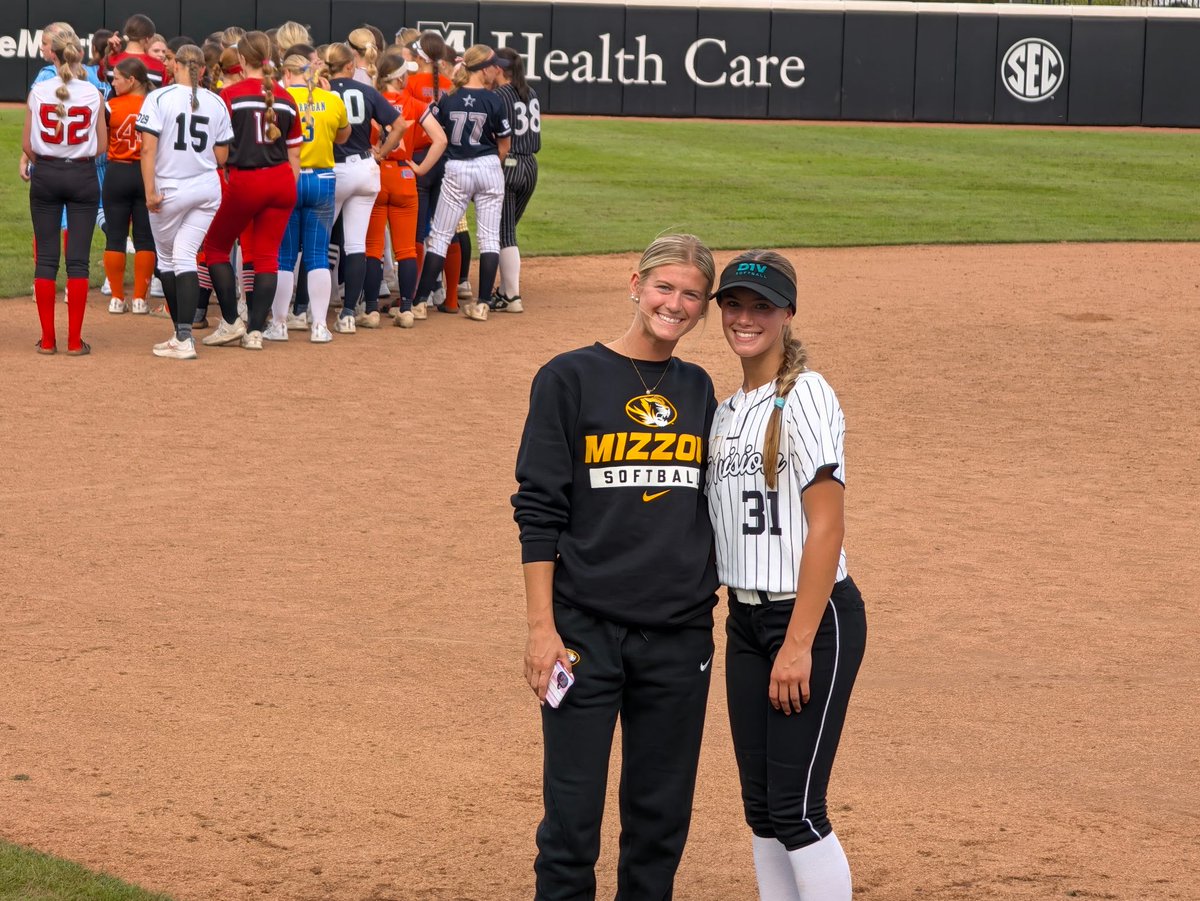 AnnieBsoftball's tweet photo. So grateful for the opportunity to go to the Mizzou Softball 2029 Camp!! Thank you so much to my parents and the coaching staff, and the players who helped run the camp! So glad to see my cousin Hadley and get tons of feedback from the coaches and players! #softball #mizzou https://t.co/ELLL9q6PY9