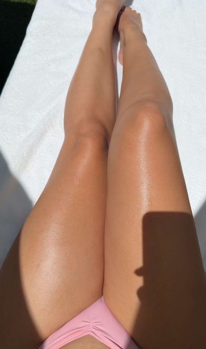 sandreCollins's tweet photo. Do u like my legs https://t.co/LPS0zxyBEb