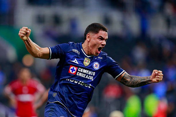 jorgeluazul's tweet photo. ¡TENÍAS QUE SER TÚ! 🤩

Gracias "Toro" por siempre ponerle el corazón a los partidos y sobretodo, por haberle dado el empate hoy a @CruzAzul 🥹 #GF21

PD. Aunque muchos aficionados no te quieren, yo sí y siempre te apoyaré 💙 #GoleadorAzul #CruzAzul https://t.co/SqiScVfB7r