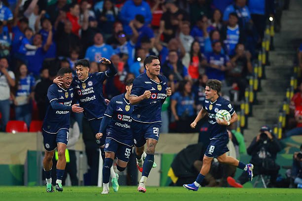 jorgeluazul's tweet photo. ¡TENÍAS QUE SER TÚ! 🤩

Gracias "Toro" por siempre ponerle el corazón a los partidos y sobretodo, por haberle dado el empate hoy a @CruzAzul 🥹 #GF21

PD. Aunque muchos aficionados no te quieren, yo sí y siempre te apoyaré 💙 #GoleadorAzul #CruzAzul https://t.co/SqiScVfB7r