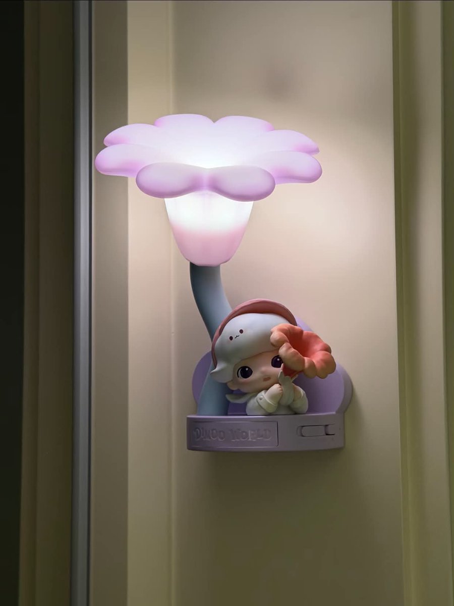bella_max5309's tweet photo. POP MART, ANO BA 😭 HAHAHA. Gumawa lang naman ng lamp na may sensor, magnetic pa, tapos rechargeable?! Parang hindi na ilaw, personal assistant na. 😂💡 https://t.co/nX64PC2ZVD