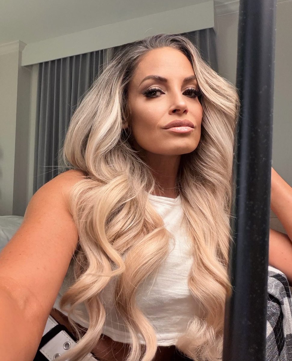 SubStratusTrish's tweet photo. Back to blonde. https://t.co/UGOx6Q9LfX