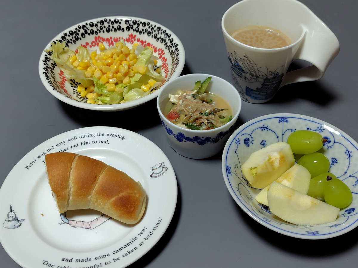 chokenko1's tweet photo. 今朝🥣🌅は584kcal。

昨日の🏊
・25m✕6  50"
・50m✕3（Fly,Ba/Ba,Br/Br,Fr）1'45"
・25m ✕4  40"
・P　25✕4 1' 00" 50✕4 1'30"
・H/E 25m✕8　50"  
・50m✕4 1'30" 
・ダウン　100m

Brのひとかきひとけり、同じレーンの人に「よくなったね」って言われた😍😍

#カロママ　#水泳　#ダイエット https://t.co/EJCcpRQQCL
