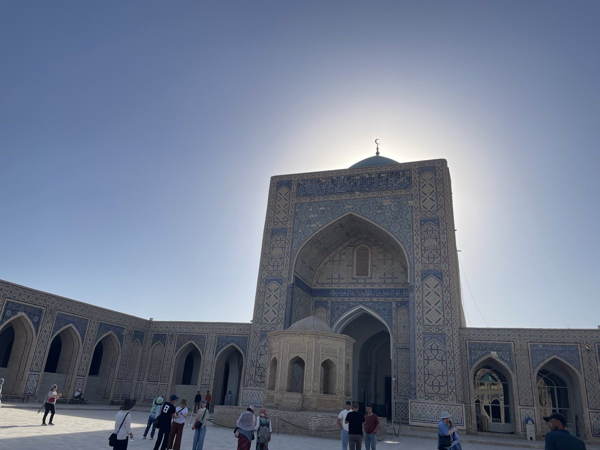 Sachiko_3535's tweet photo. 初めての中央アジア、ウズベキスタンのシルクロード旅🇺🇿

タシュケント、ブハラ、サマルカンドと3都市を巡り、数々の美しい世界遺産に魅力された✨

実際に訪れることで、初めて知ることのできる魅力がある。それが旅行の醍醐味と改めて実感。
#ウズベキスタン https://t.co/w5tPQmeEB4