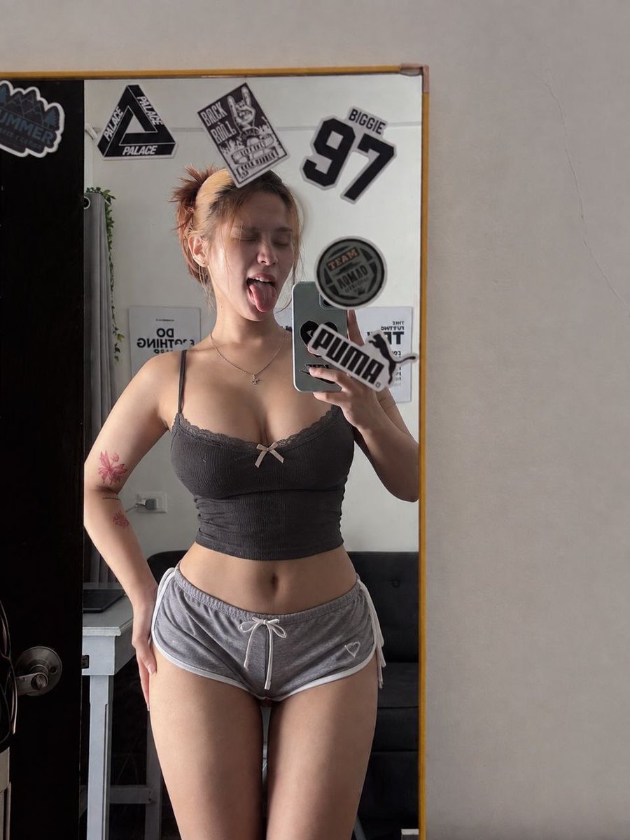 neutravia's tweet photo. this mirror knows too much😋 https://t.co/wEZmE3XBkQ