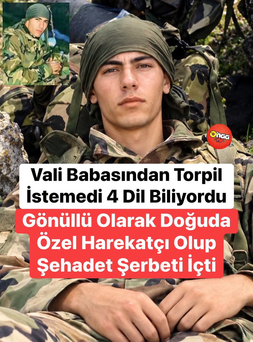 servisi19064's tweet photo. Ozan Özmen, iyi bir eğitim ve başarılı bir kariyere sahip olmasına rağmen hayatını vatan hizmetine adamayı seçen bir Özel Harekât polisiydi.

Üniversite eğitimini dereceyle tamamladı; yabancı dillere hâkimdi. Askerlik görevini yedek subay olarak yaptı, gönüllü olarak komando eğitimi aldı ve Irak’ın kuzeyinde görev yaptı.

Sivil hayatında bankacılık ve uluslararası şirketlerde çalışma tecrübesi edindi; Rusya ve Japonya’da görevlerde bulundu. Müziğe ve spora da ilgi duyan Özmen, elektro gitar çalıyor ve Muay Thai ile ilgileniyordu.

Babası vali yardımcısı, annesi öğretmendi. Ancak o, ailesinin konumundan yararlanmak yerine kendi emeğiyle ilerlemeyi tercih etti.

Askerliğinin ardından ailesinin endişelerine rağmen polisliği seçti ve Polis Özel Harekât saflarına katıldı. Zorlu görevlerden kaçmadı; Güneydoğu’da gerçekleştirilen operasyonlarda gönüllü olarak görev aldı.

Mardin’in Nusaybin ilçesindeki operasyonlar sırasında yaralanan Ozan Özmen, tedavi gördüğü hastanede 14 Nisan 2016 tarihinde şehadet şerbeti içti. Ardında ailesini, evladını ve unutulmayacak bir fedakârlık hikâyesini bıraktı.

Şehit Polis Özel Harekât Ozan Özmen’i rahmet ve saygıyla anıyoruz. Mekânı cennet olsun.