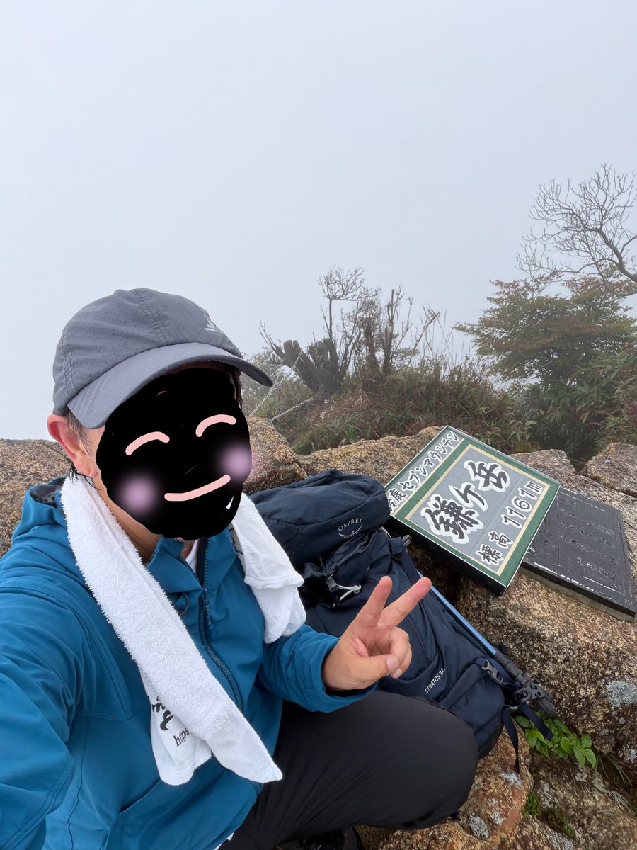 xiseix's tweet photo. これまたわかってたけど
霧で景色は何もみえない🥲
今日は時間ないから武平峠からの
最短ルートで鎌ヶ岳でした🎉
晴れた日にリベンジでまた行こ🥹 https://t.co/nNynHWHxCF
