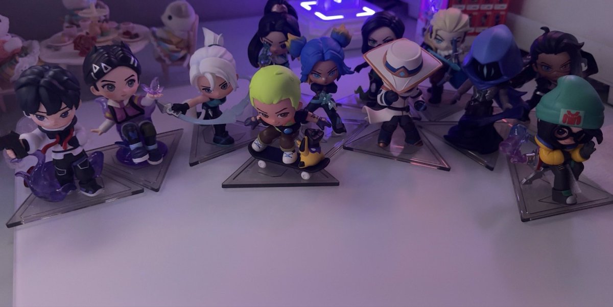 cinnarolz_'s tweet photo. THE NEW VALORANT MINI FIGURES OMGOMG IM SO HAPPY RN https://t.co/K2zE81adRU