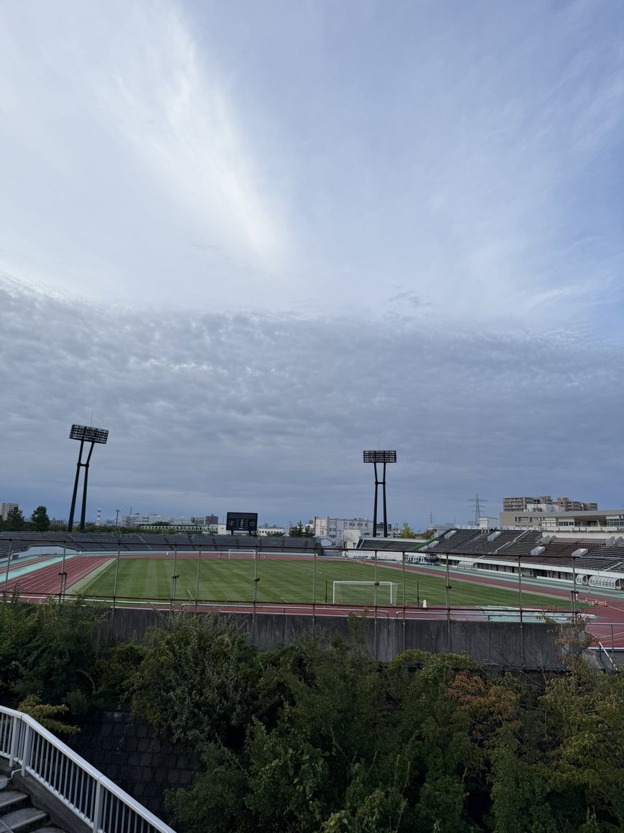 urawareds311's tweet photo. 歩道橋から見える👀 https://t.co/ikXYFEpmDH