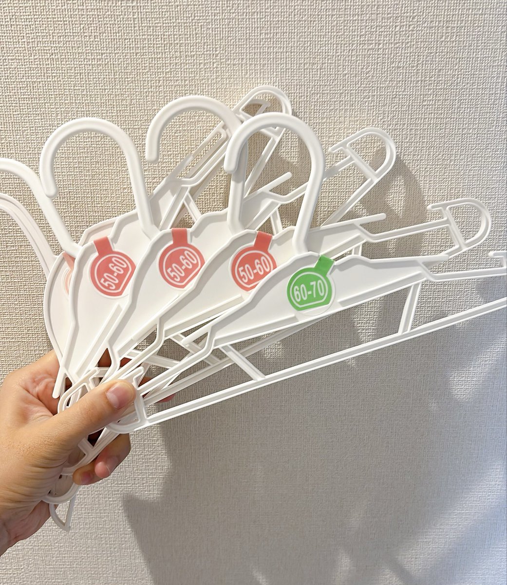 piyokichi_baby_'s tweet photo. 今日から使える育児ハックメモ📝
・西松屋のハンガーめちゃくちゃ使える。こども服だけじゃなくてキャミ干すのに◎
・「アヲハタ　まるごと果実」は砂糖不使用。
・小児科の診察券番号はユーザー辞書登録で簡単楽チン。
・赤ちゃんの服についたうんちの黄色いシミはお日様の光で消えやすい。
・子どもの写真はiCloud課金よりSDカードリーダーで一発解決。