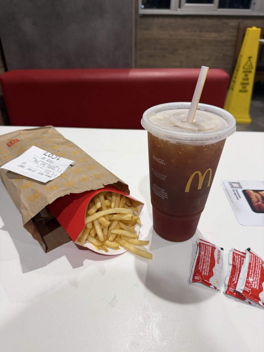 sydietea01's tweet photo. They’re playing classic Aldean in the McDanks on a college football Saturday night #mykindaparty https://t.co/XzW2XH8HEF