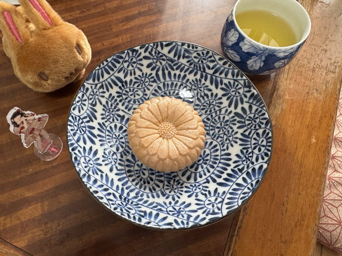 ariyake's tweet photo. お彼岸におはぎを作ろうと炊いたあんこが大量に余っているので、もなかの皮だけ買ってきて詰めてみた。うまい #ゆかりの日 https://t.co/u8zhVaNuIN