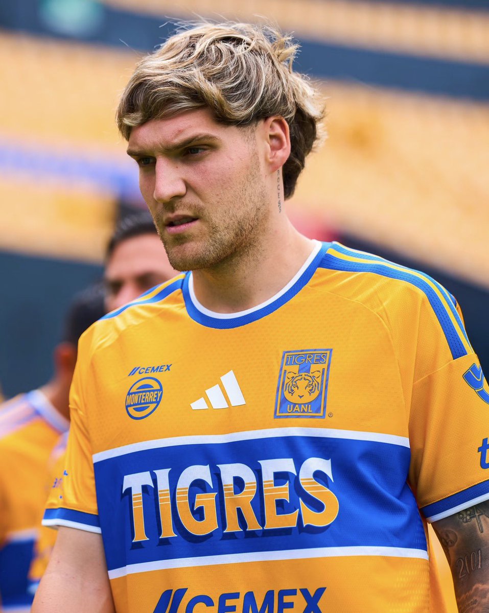 tigresfootball_'s tweet photo. Emi Gómez no va a jugar ante Puebla porque hay una cláusula que dice que no puede jugar ante Puebla, lo confirma @SancadillaNorte.

Que pinche mugrero… ¿Hay algo que pueda hacer bien nuestra directiva de mierda? https://t.co/FXDIRjmooa