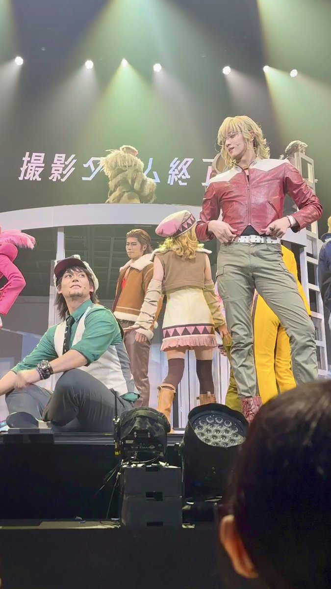 spi_film_log's tweet photo. バーナビー・ブルックス Jr.って、本当にずっと虎徹さんの方見てて、虎徹さんにしか向けない表情してて.....(虎徹さんはそれに気づいていない)
#タイバニ　#舞台タイバニ https://t.co/OCygXuwMwf