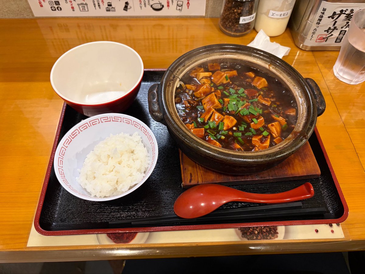 LoversYoshi's tweet photo. 昨日は誕生日でした〜🥰💖
お昼は元町の花梨で麻婆豆腐麺食べて夜はウエシマでディナー🍽️
🎁にロンジンのコンクエストのピンク🩷取り寄せて貰って誕生日ピッタリに受け取ることが出来ました〜😘ピンク可愛い🩷 https://t.co/zY4scYcJLw