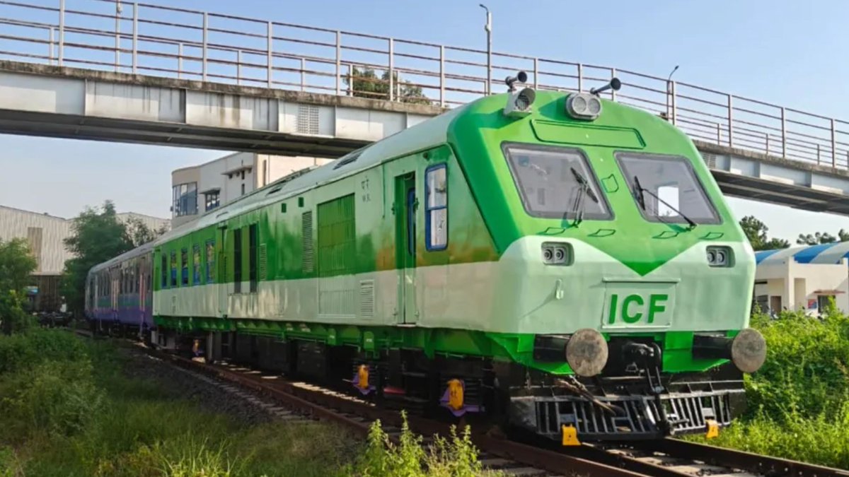 AsianetNewsSN's tweet photo. LNG powered train: ಭಾರತ ಮತ್ತೊಂದು ಮೈಲಿಗಲ್ಲು; ದೇಶದ ಮೊದಲ ಎಲ್ಎನ್ಜಿ ರೈಲಿಗೆ ಇಂದು ಅಮಿತ್ ಶಾ ಚಾಲನೆ!
Link Click here:
https://t.co/APyGnIuMZx
#gujrat #sabaramatistation #LNGpoweredtrain #amitshah #indiasfirstlngtrain #kannadanews https://t.co/N87ILapsZh