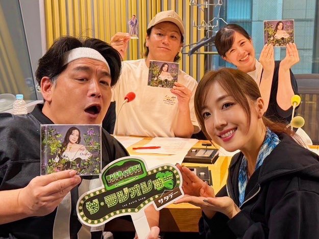 AyakaHirahara1's tweet photo. みなさん、とっても優しくて
涙が出そうになりました！

パーソナリティの
サンドウィッチマン 富澤たけしさん
狩野英孝さん
アナウンサーの東島衣里さん
スタッフのみなさま
ありがとうございました！

伊達みきおさん
今度お会いできるのを
心から楽しみにしています！

平原綾香
￣￣￣￣￣￣￣￣￣￣￣￣￣￣￣￣￣
聴き逃し▼
https://t.co/Gxh7lGu5Ih

公式より
『サンドウィッチマン ザ・ラジオショー サタデー』
ニッポン放送 2026年9月26日(土) 
◆助っ人 #狩野英孝 さん 
◆OP : 今週の伊達さん手紙📨 
            後輩お年玉問題💴
◆ゲスト：#平原綾香 さん 歌で繋ぐ復興活動
                 初代&2026ver『Jupiter』秘話🪐 
                 英孝ちゃんとソウルメイト!? etc