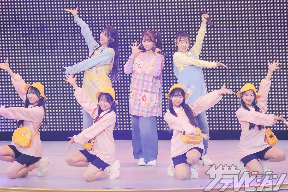 thetvjp's tweet photo. #AKB48 が“全員センター”の
圧巻45曲ノンストップライブ
#小栗有以「歴史のあるAKB48が誇り」

▼記事の続きはこちら
https://t.co/bPe1Xid6pF

#AKBサンコンコン @AKB48_staff @yuiyui_maromaro https://t.co/YPZoQIwrX6